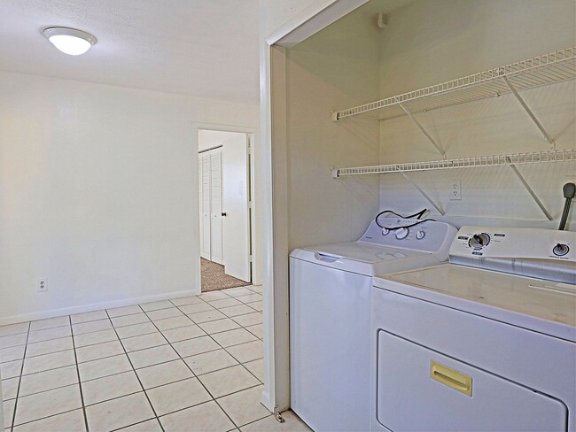 Building Photo - Duplex Cape Coral 905