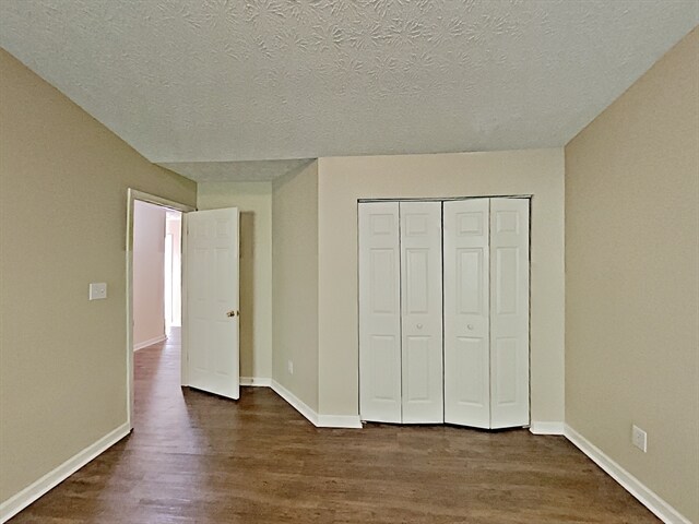 Building Photo - 6932 Silver Bend Pl