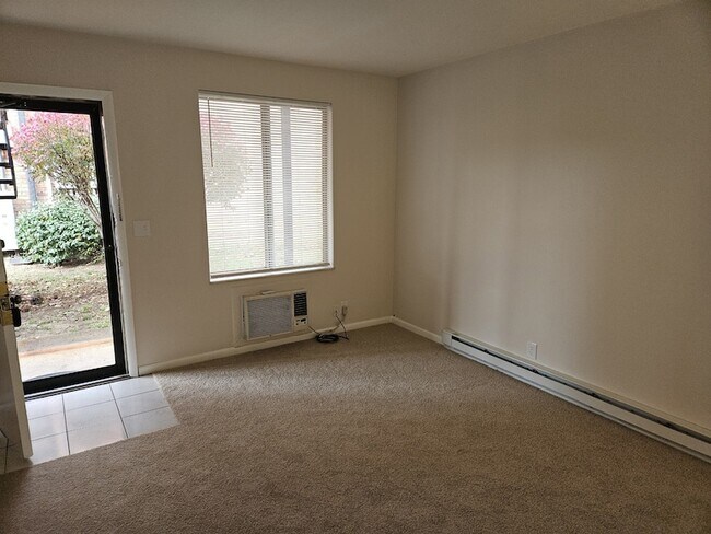 Building Photo - 2601 Hillsboro Pike