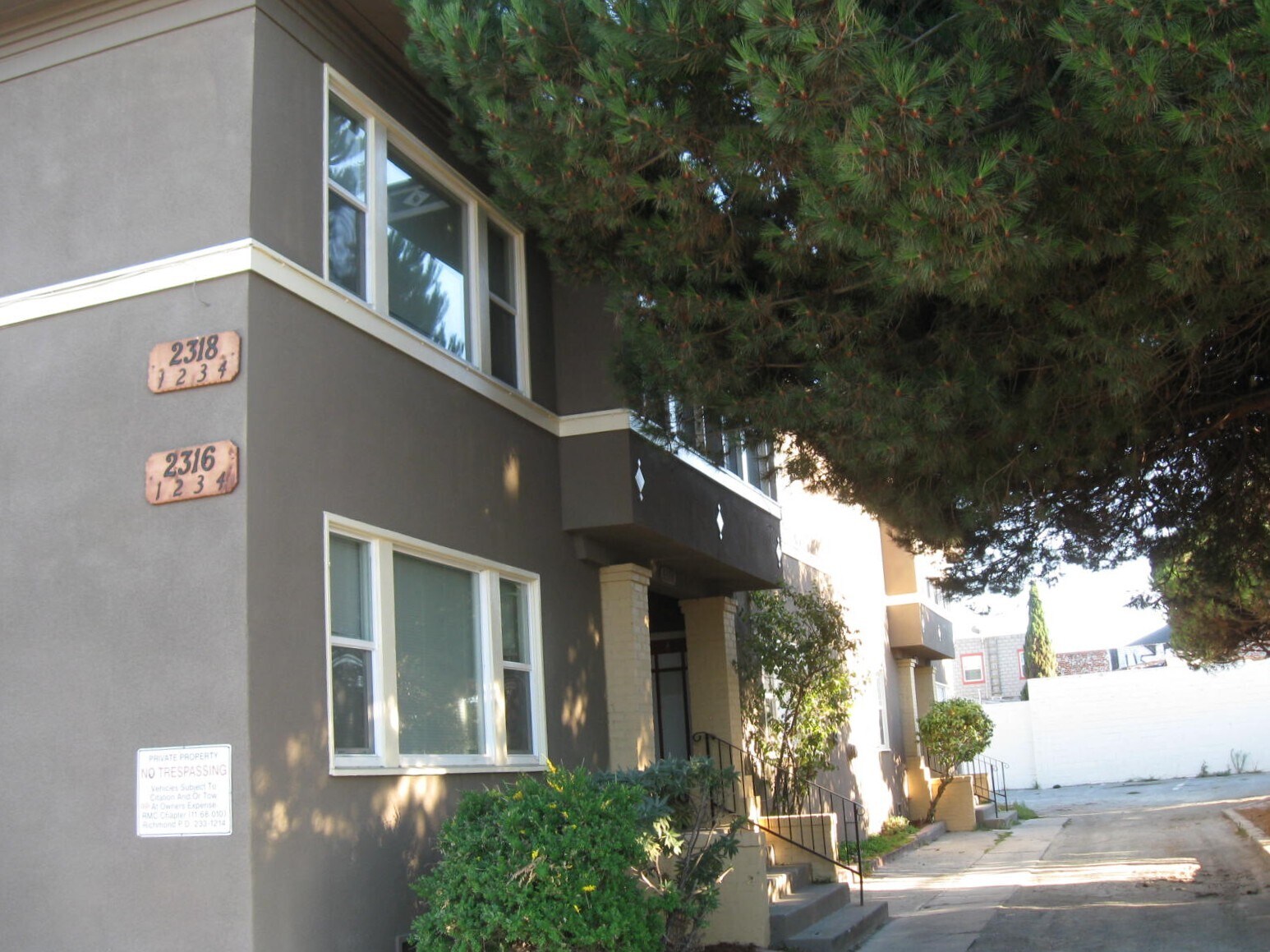 8 unit building - 2318 Brooks Ave