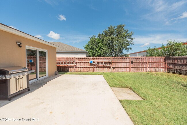 Building Photo - 2667 Deercroft Dr