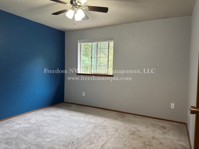 Building Photo - 2818 60th Ln SE