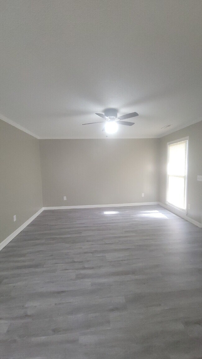 Building Photo - 1 month free Section 8 accepted Spacious 2-Bed, 2-Bath Sanctuary in Huntsville – Your Ideal Retre...