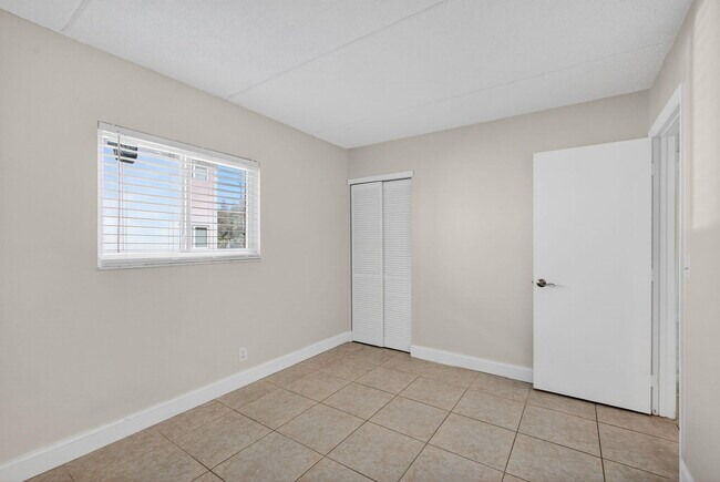Building Photo - 821 Lighthouse Dr