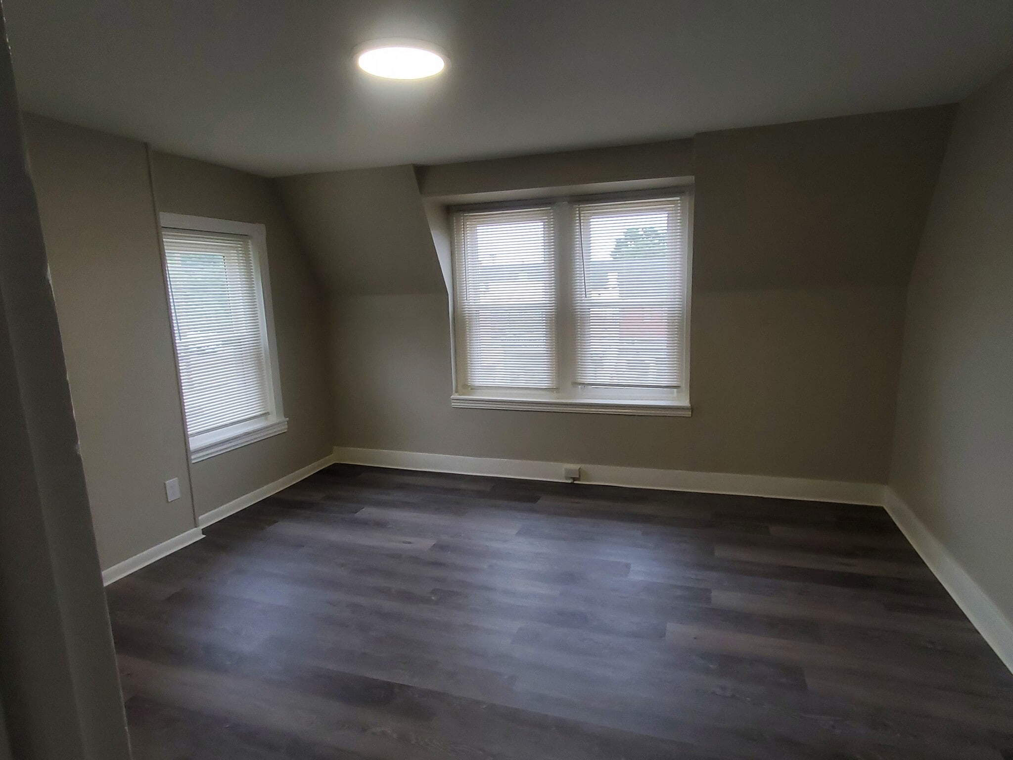 Bedroom - 404 W Main St