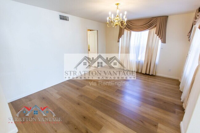 Building Photo - 960 E Constitution Dr