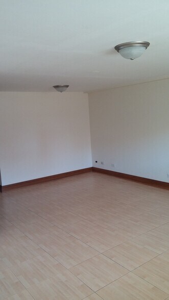 Building Photo - 5009 N Mango Ave