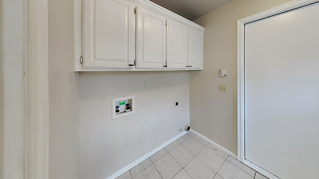 Building Photo - Fantastic 3 Bedroom 2 Bathroom Home in Moo...