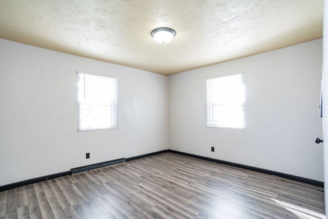 Building Photo - 1309 S Gary Dr