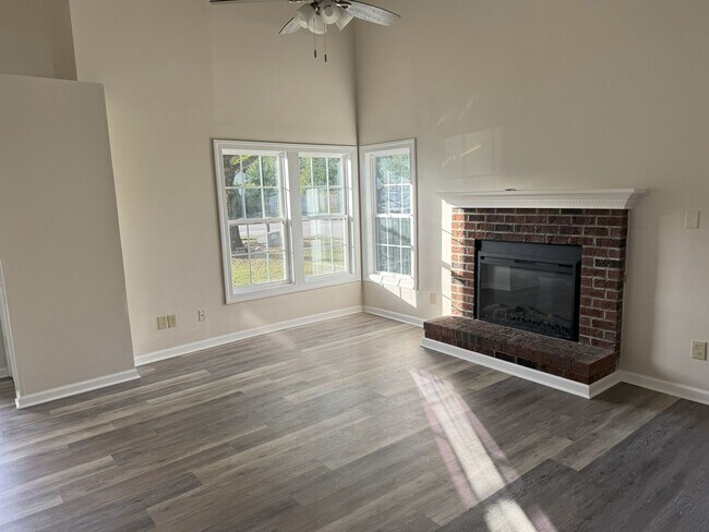 Building Photo - 106 S Forest Dr