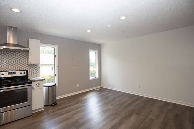Building Photo - "Charming 3-Bedroom Retreat with Granite Touches and Cozy Fireplace on Winchester Rd!"