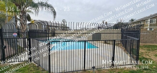 Building Photo - 936 E Fairway Dr