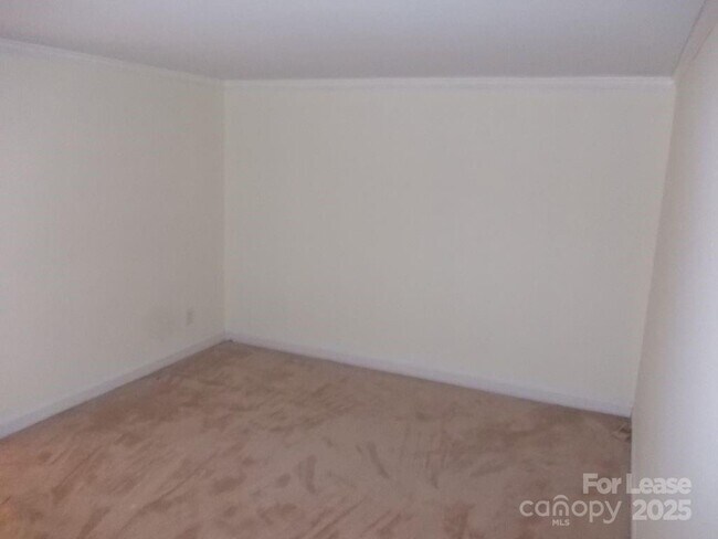 Building Photo - 2746 Dogwood Ave