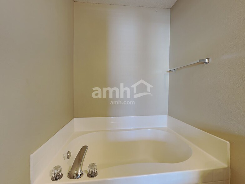 Building Photo - 15235 Follow Dr