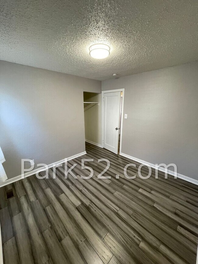 Building Photo - 4 Bedroom Single Family Home