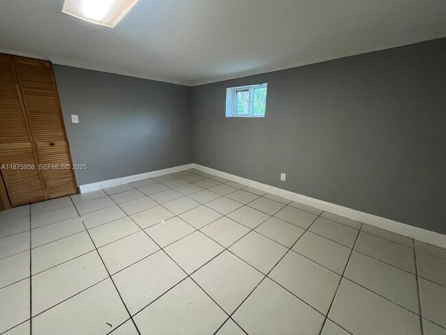 Building Photo - 1330 NE 203rd St