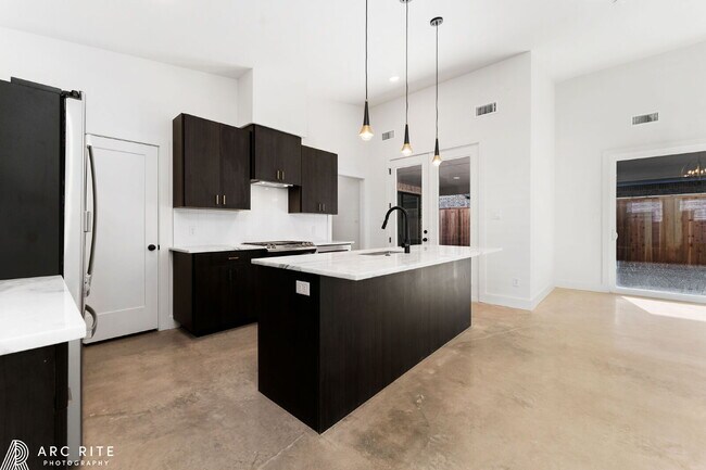 Building Photo - Pre-Leasing Fall of 2026!! Luxury Homes!!