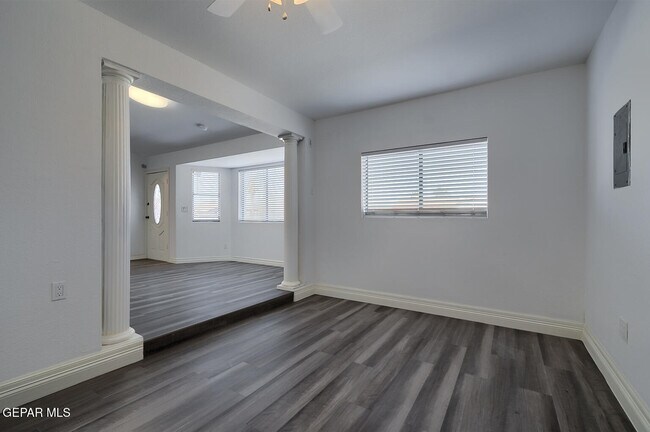 Building Photo - 9709 Vallarta Dr