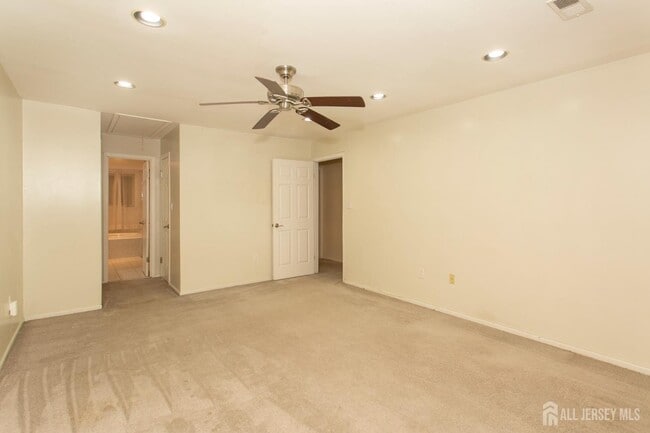 Building Photo - 410 Johnstone St