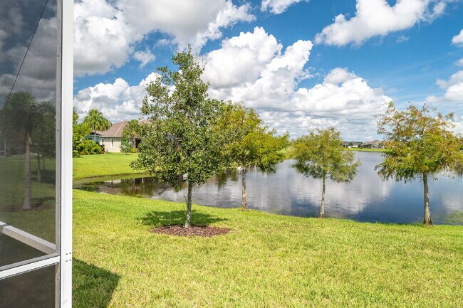 Building Photo - Loren Cove Villa