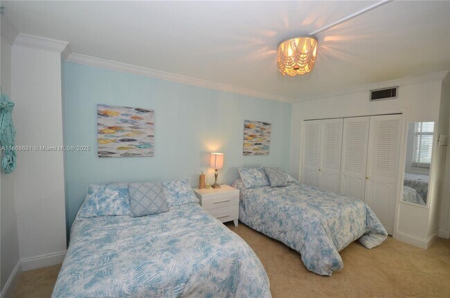 Building Photo - 3725 S Ocean Dr