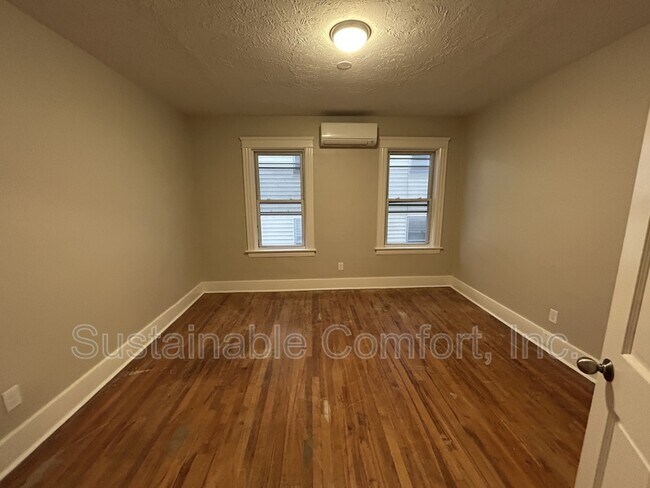 Building Photo - 12 Creston St