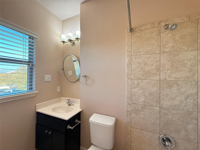 Building Photo - 2021 Simond Ave