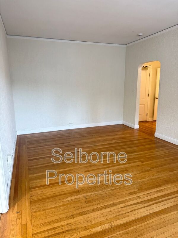 Building Photo - 507 Forest St