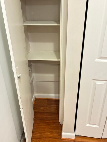 Building Photo - 625 C St NE