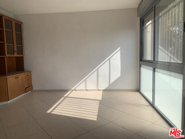 Building Photo - 10 Herzl Blvd