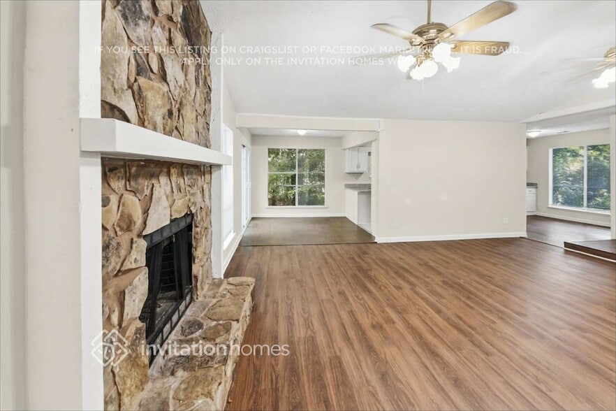 Building Photo - 614 Oxford Hall Dr SW