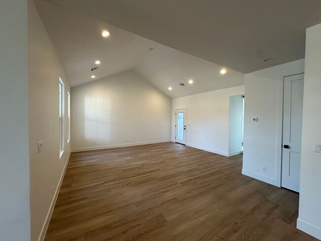 Building Photo - Desert Horizon!! BEAUTIFUL BRAND NEW 4 bed...