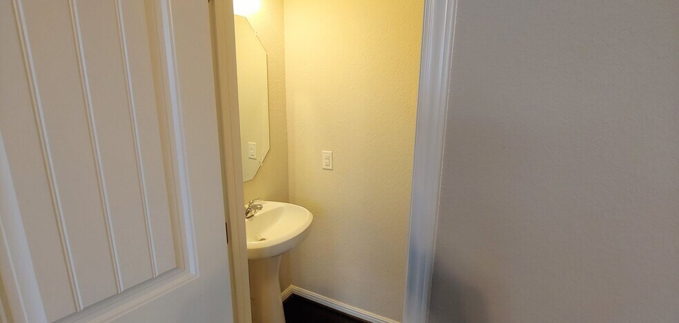 Building Photo - 7220 Wyoming Springs Dr