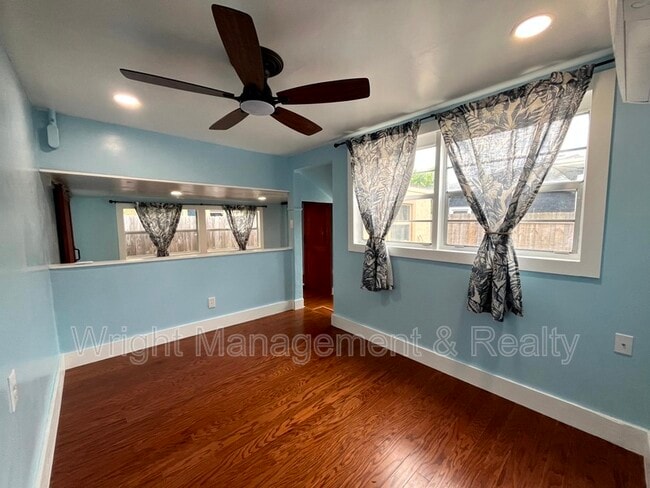 Building Photo - 1215 N Garden Ave