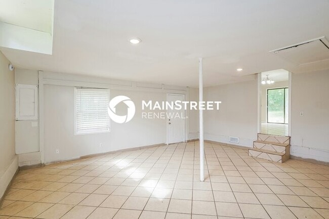 Building Photo - 3 Bedroom Pet-Friendly Home in HENDERSONVILLE, TN with Main Street Renewal