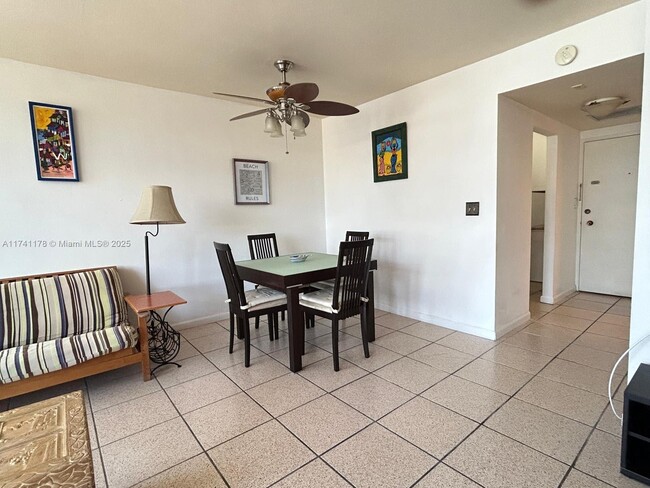 Building Photo - 2899 Collins Ave