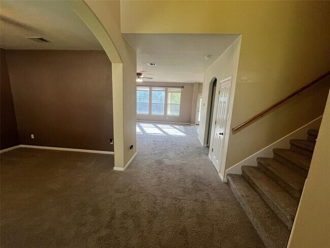 Building Photo - 221 Gainer Dr