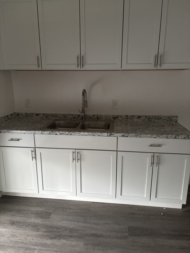 Building Photo - 19639 Moross Rd