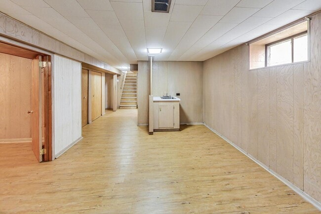Building Photo - 6210 N Harding Ave