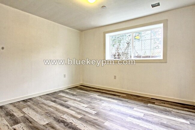 Building Photo - NEW Daylight Basement Apartment...2 Bed, 1...