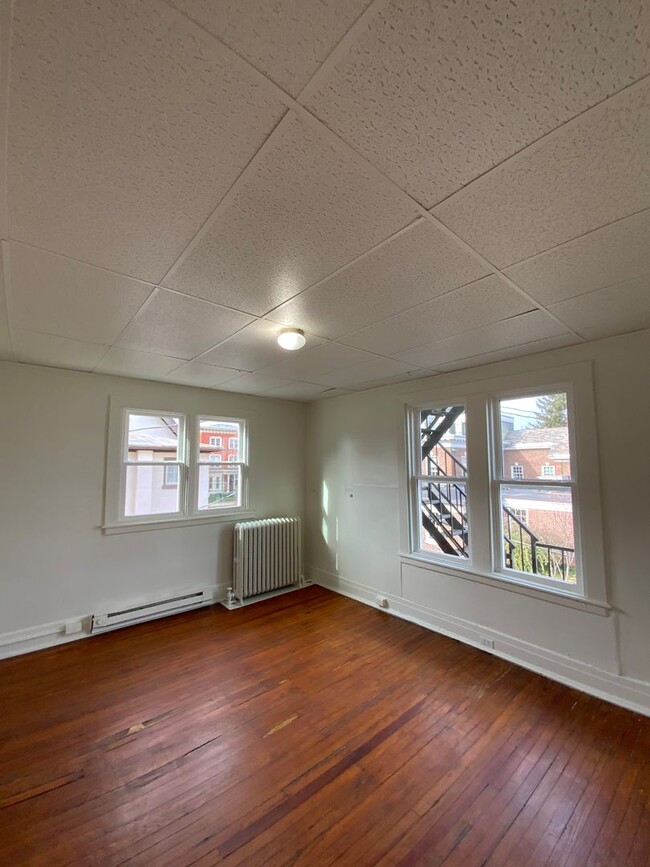 Building Photo - 113 E Lemon St