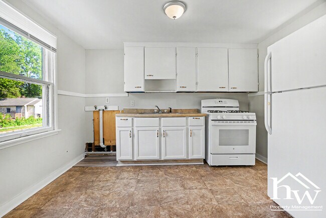 Building Photo - Cute Two Bedroom