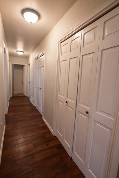 Building Photo - 2110 Inwood Cir