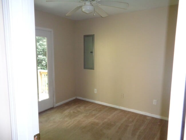 Building Photo - 134 Hemlock Dr