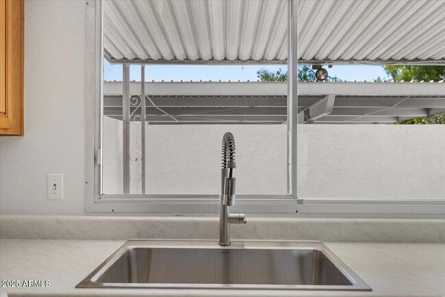 Building Photo - 7803 E Vernon Ave