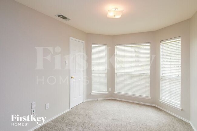Building Photo - 208 Flatwood Dr
