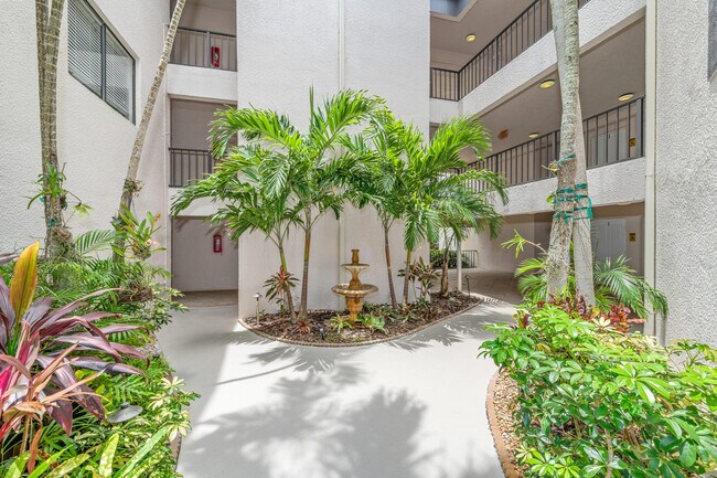 Building Photo - 1618 12 Oaks Way