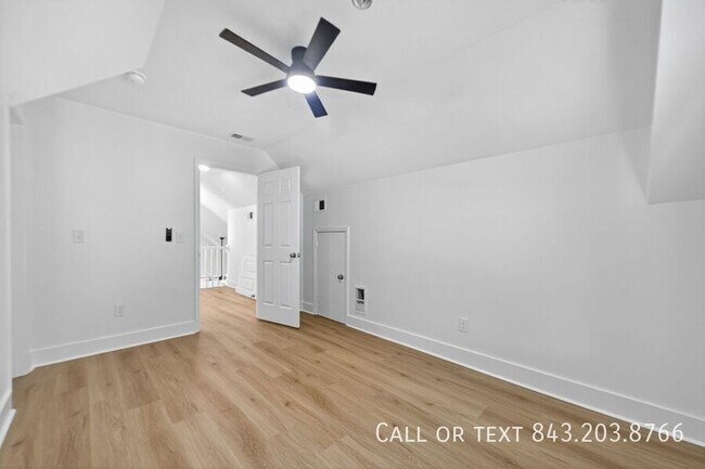 Building Photo - 955 Godber St