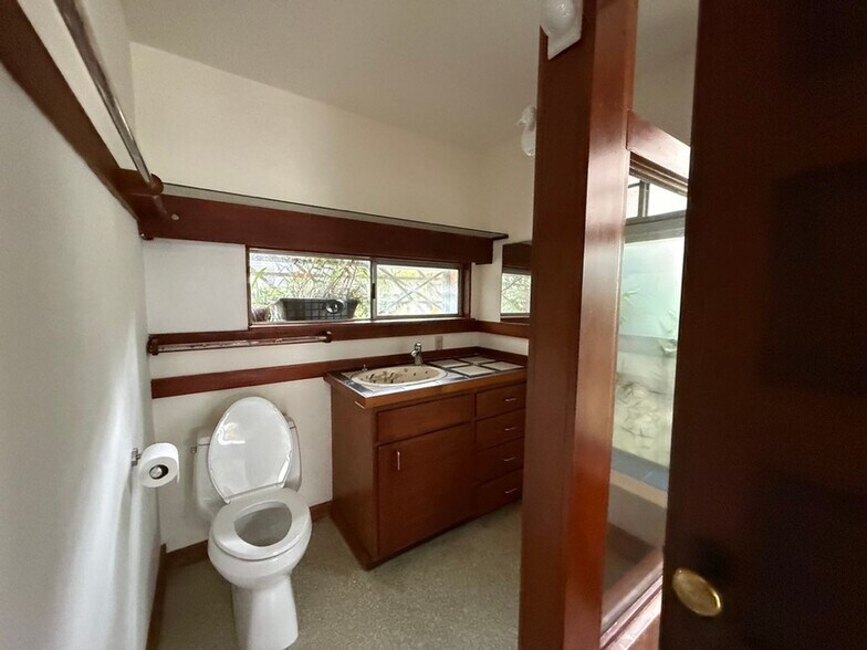 Building Photo - Hidden Garden Retreat – A One-Bedroom Oasis in the Heart of Venice