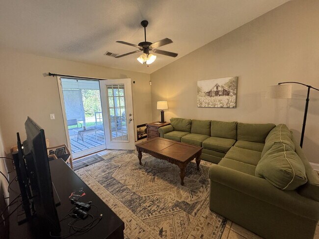 Building Photo - Furnished Duplex in Seneca